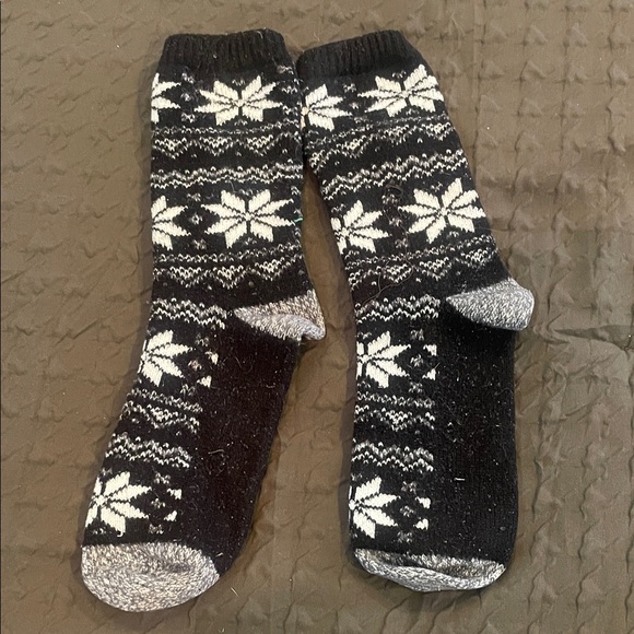 3 Pack of Cozy, fuzzy socks - Picture 2 of 7